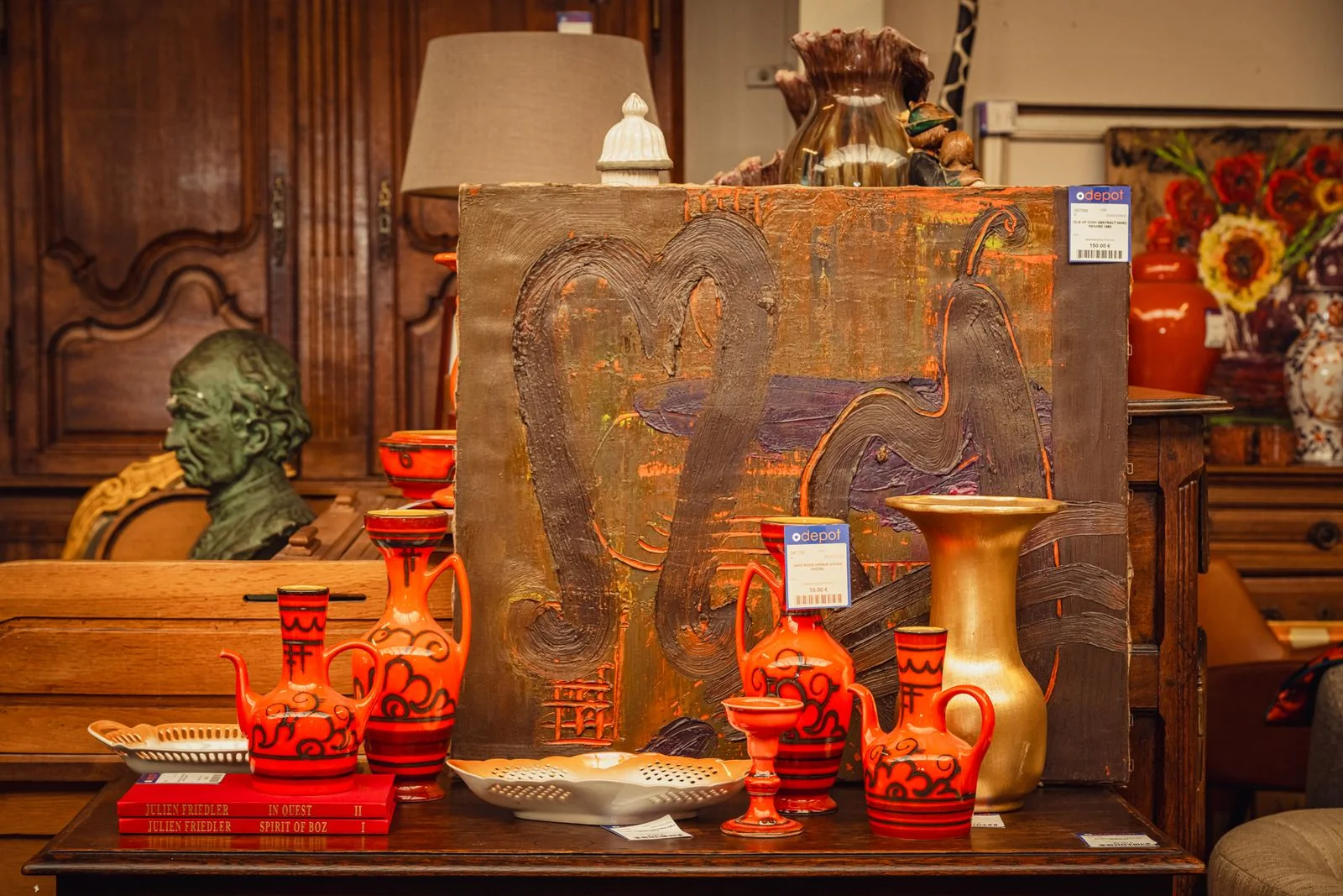 Oranje vintage vazen voor een schilderij bij ODEPOT Oostende